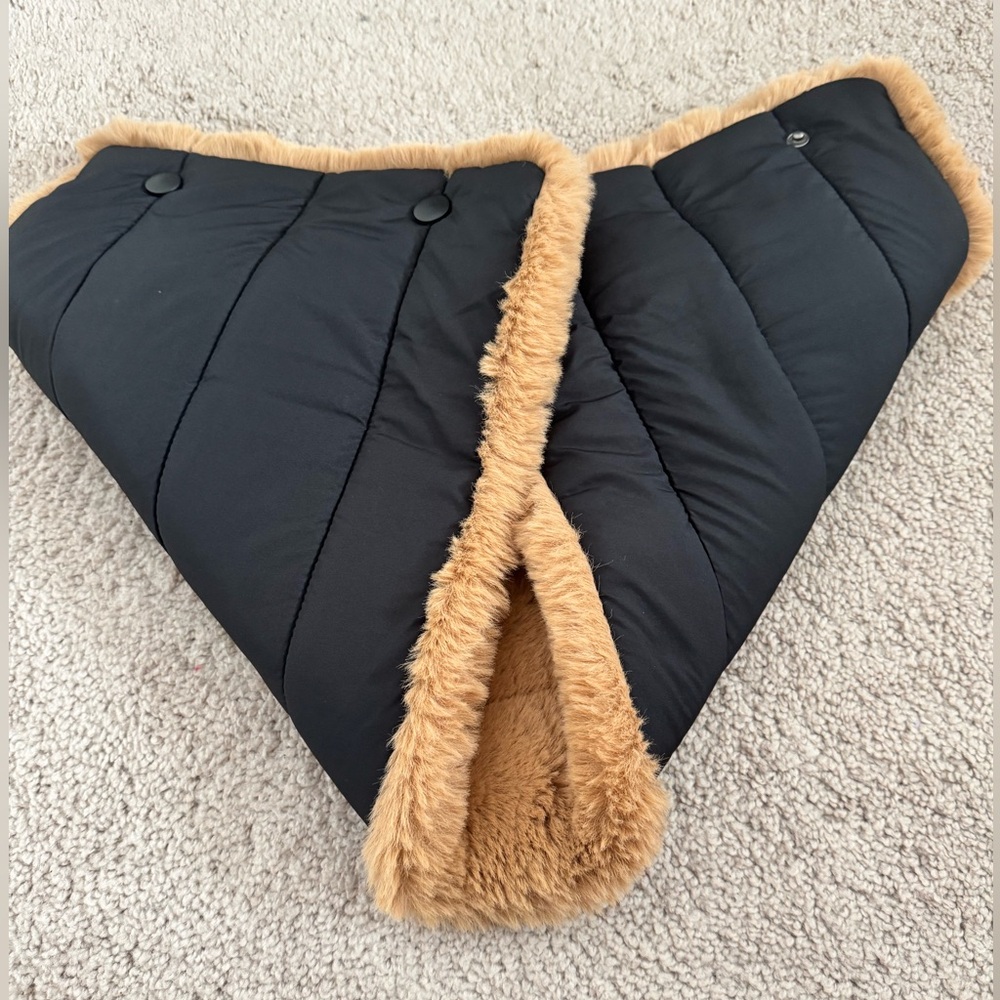 Zara Reversible Faux Fur Snap Button Scarf
New Black Tan